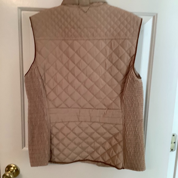 Cute quilted fall vest with soft furry lining. - Picture 5 of 6